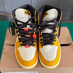 Nike High-Top Sneakers in Yellow and Black